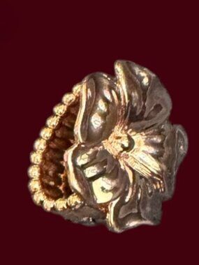 ELEGANT GOLD-TONE STRETCH FLORAL RING